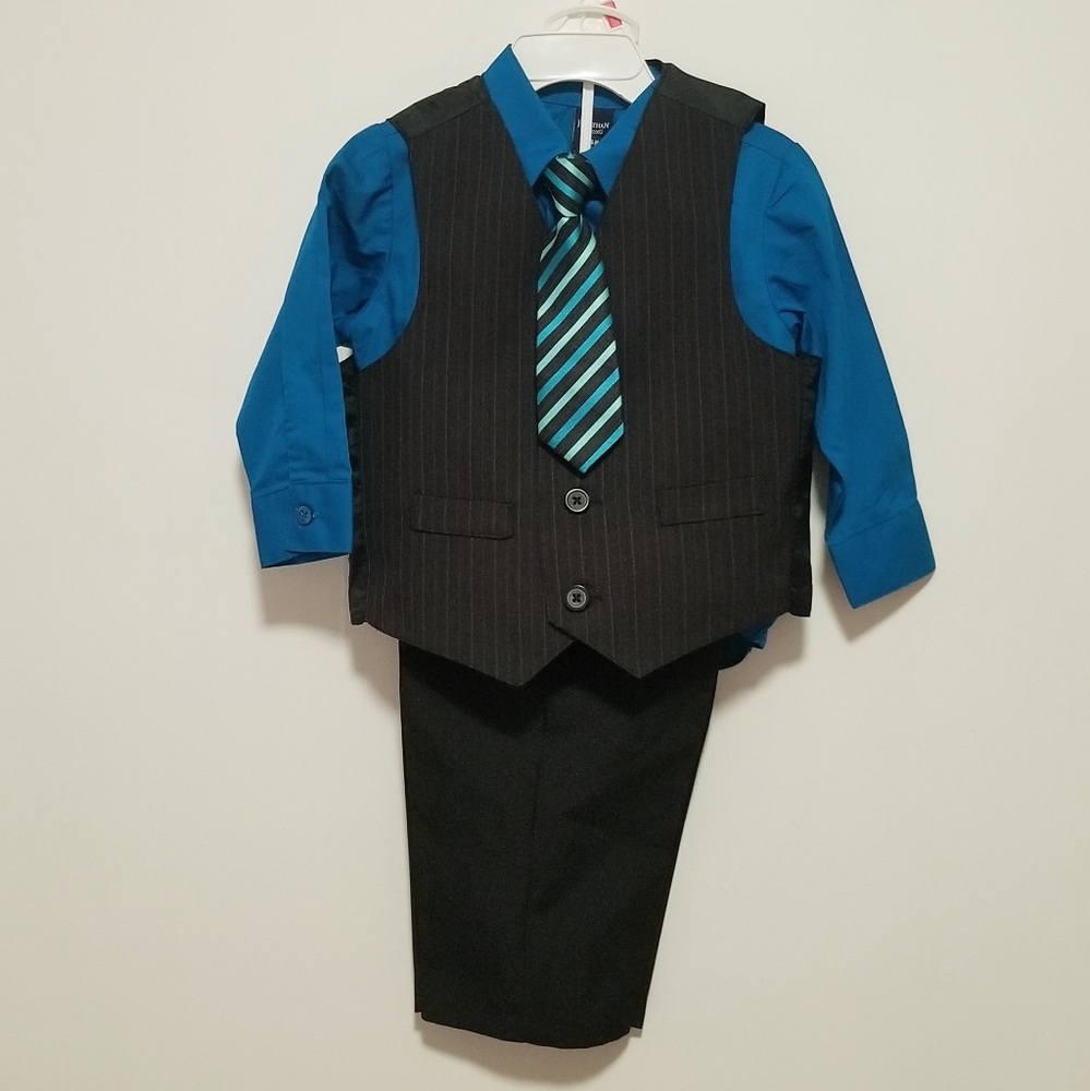 NEW Suit 4-Piece Set Outfit Size 24 Months